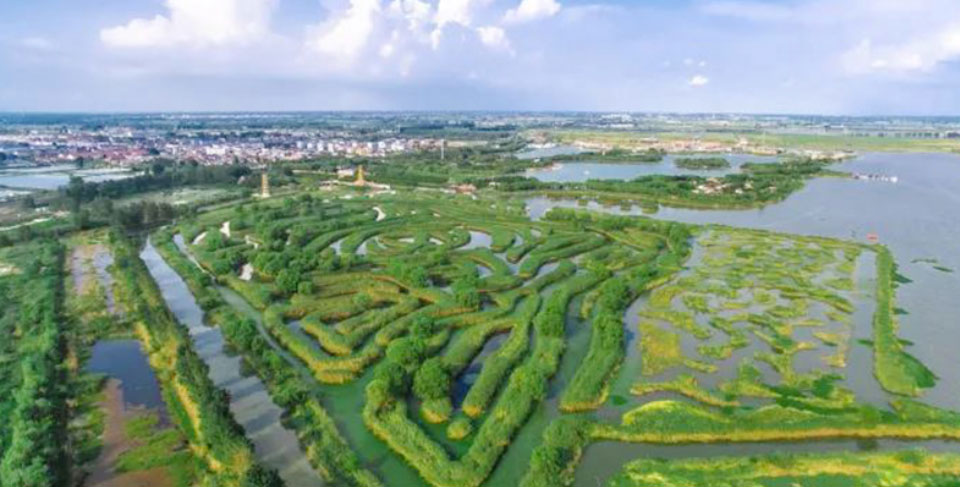 黄海新区,黄海新区管委会,盐城黄海新区,黄海新区位于黄海之滨,横跨滨海、响水两县,是长三角一体化、淮河生态经济带、江苏沿海发展等多重国家战略的叠加节点,淮河流域最直接的出海门户，是盐城市委市政府举全市之力，重点打造的临港园区