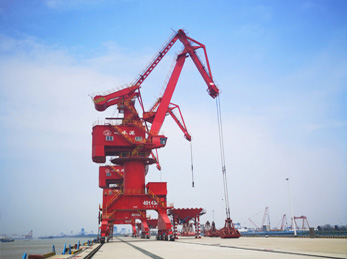 黄海新区,盐城黄海新区拥有两个国家一类开放口岸,已建成 5 万吨级航道、码头